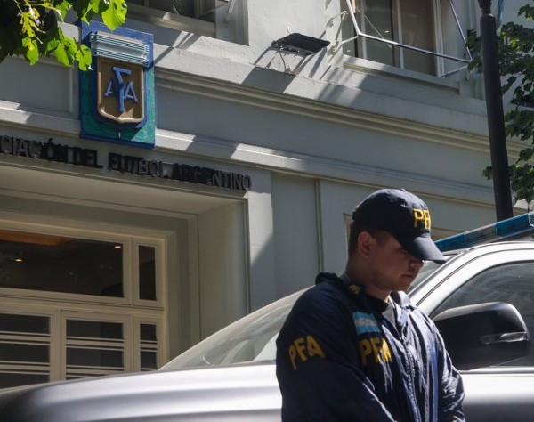 Allanamientos en la AFA: Encontraron el contrato con la empresa vinculada a Faroni